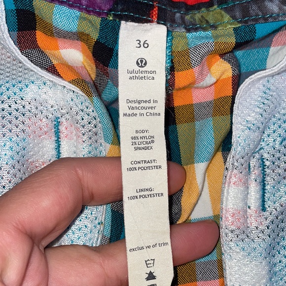 Lululemon Men’s Kahuna Blue Plaid Shorts SZ 36 EUC - Picture 3 of 3